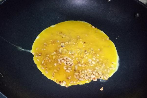 花生松仁炒蛋的做法图解6