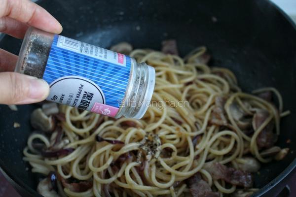 黑椒蘑菇培根炒意面的做法图解11
