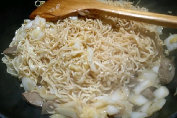 牛筋丸黑椒汁炒面的做法图解6