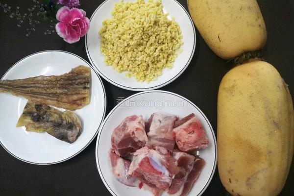 莲藕筒骨煲的做法图解2