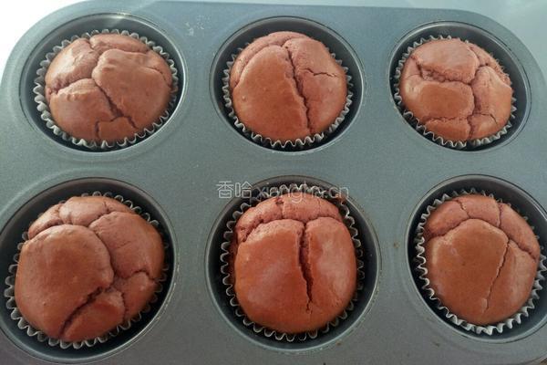 红丝绒杯子蛋糕的做法图解11