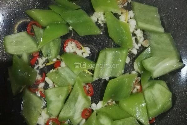 青椒炒鱿鱼的做法图解5