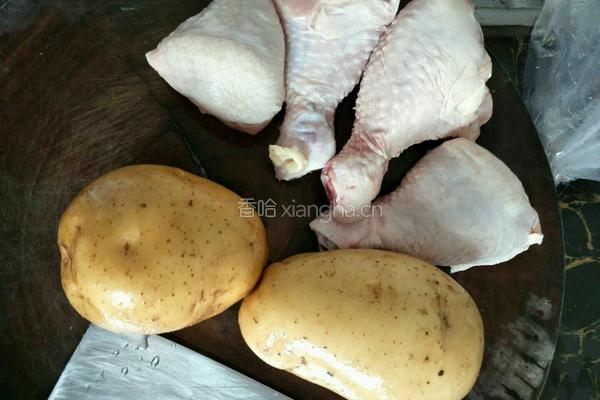 咖喱鸡腿焖土豆的做法图解1