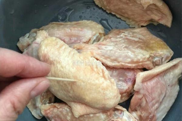 微波炉烤鸡翅的做法图解1