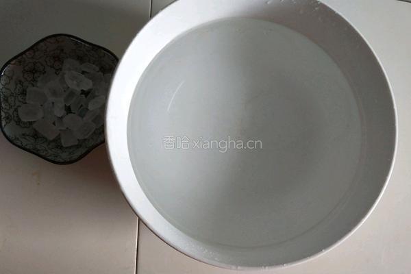 砂锅黄桃罐头的做法图解2