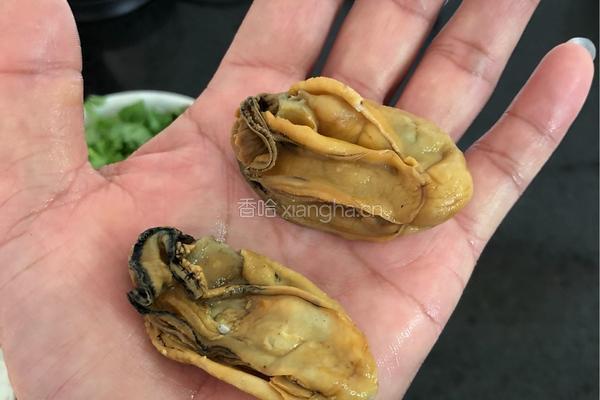 金蚝瑶柱瘦肉粥的做法图解3