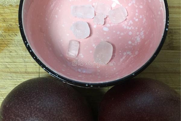 冰糖炖百香果（治疗咳嗽）的做法图解1