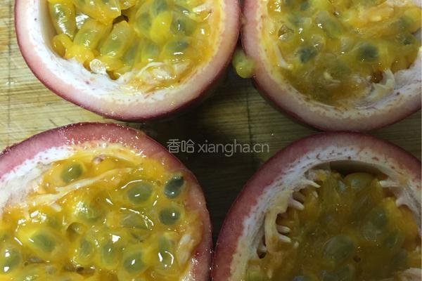 冰糖炖百香果（治疗咳嗽）的做法图解2