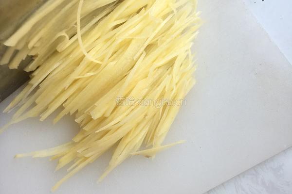 妈妈的土豆丝的做法图解1
