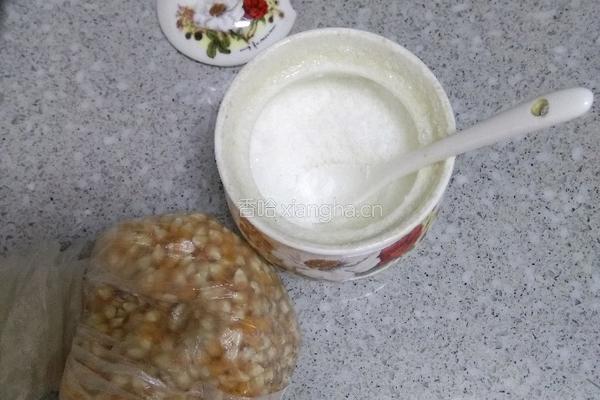 自制爆米花的做法图解1
