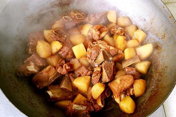 排骨炖土豆的做法图解10