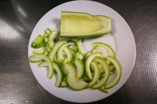 角瓜炒鸡蛋的做法图解1