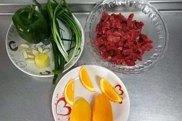 芒果牛肉的做法图解2