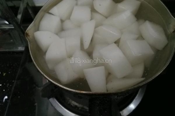 瑶柱白萝卜排骨汤的做法图解2