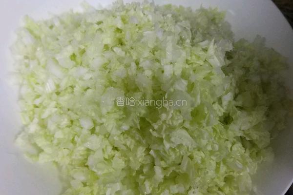白菜猪肉水饺的做法图解2