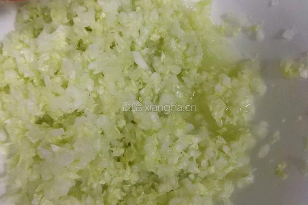 白菜猪肉水饺的做法图解3