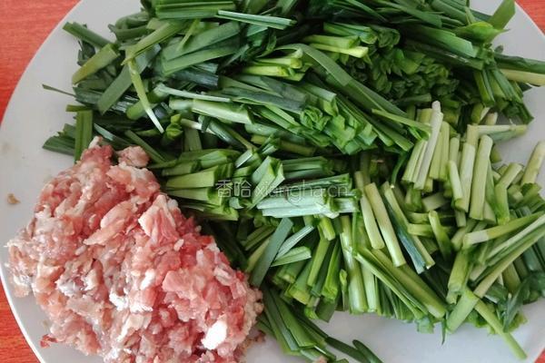 黄豆芽炒韭菜的做法图解2