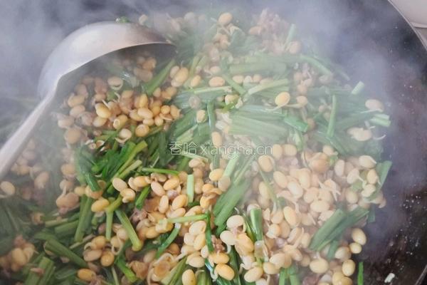 黄豆芽炒韭菜的做法图解5