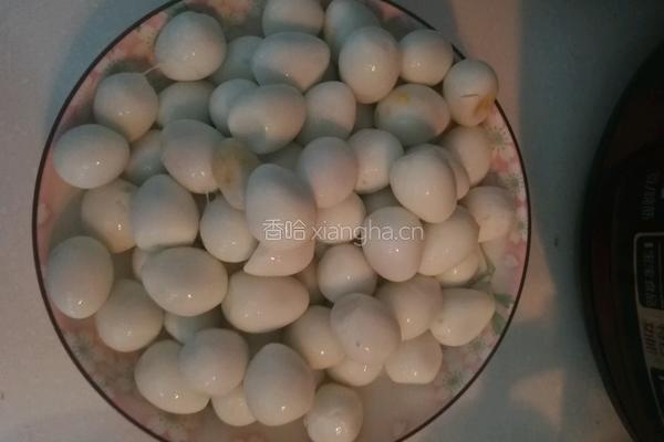 糖醋虎皮鹌鹑蛋的做法图解1