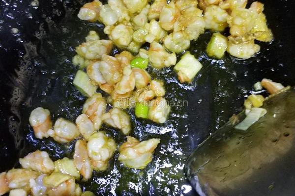 虾仁什锦锅巴饭的做法图解6