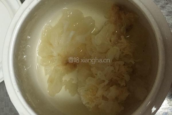 银耳红枣枸杞汤