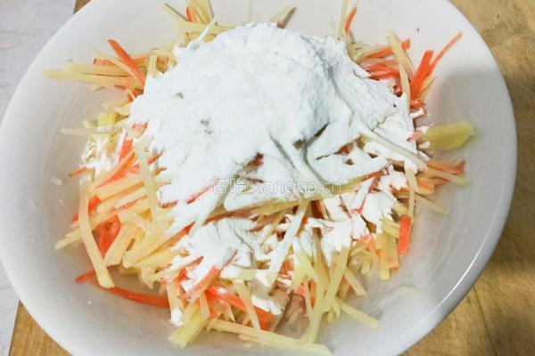 土豆丝鸡蛋饼的做法图解3
