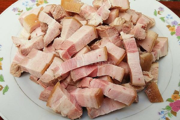 胡萝卜土豆闷肉的做法图解1