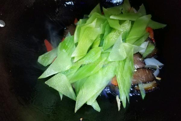 青笋炒腊肉的做法图解7