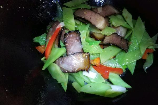 青笋炒腊肉的做法图解8