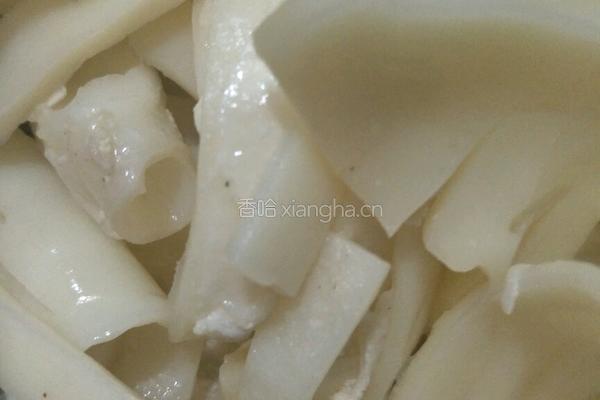 泡椒黄喉的做法图解1