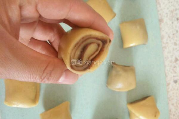 家常糕面豆沙卷的做法图解7