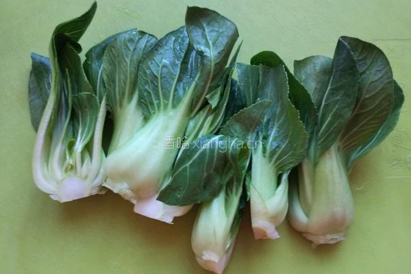油菜粉丝丸子汤的做法图解2