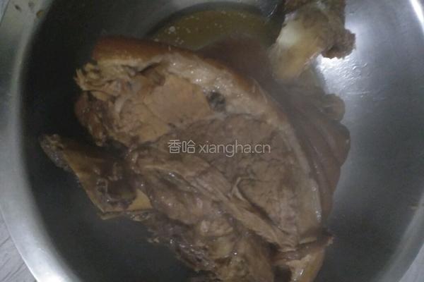 酱肘子的做法图解7
