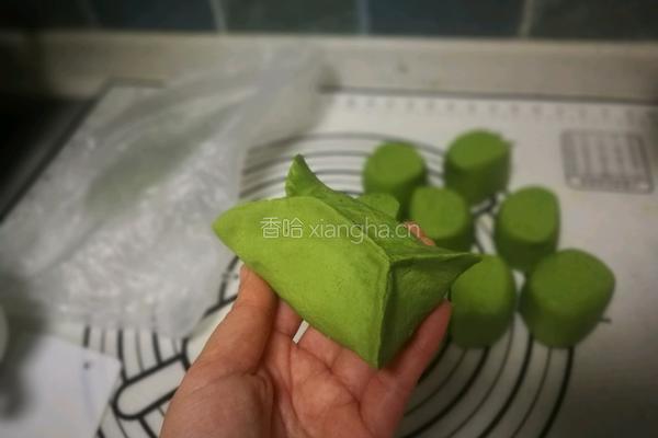 茼蒿蛋黄肉松团的做法图解17