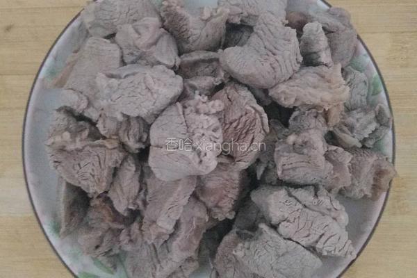 咖喱牛肉拌饭的做法图解1