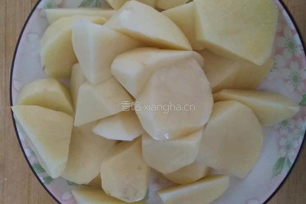 咖喱牛肉拌饭的做法图解2