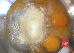 红丝绒蛋糕的做法图解2