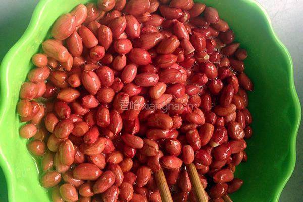 蜂蜜花生米的做法图解4