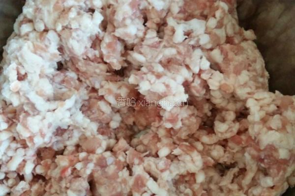 家常猪肉豆腐丸子的做法图解1