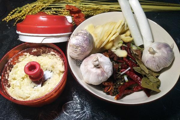 蒜香香菇牛肉酱的做法图解1