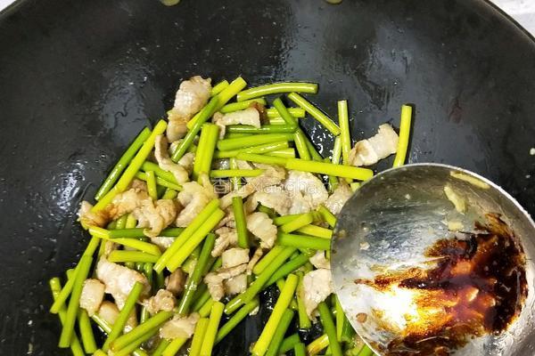 鸡蛋蒜薹炒肉的做法图解8
