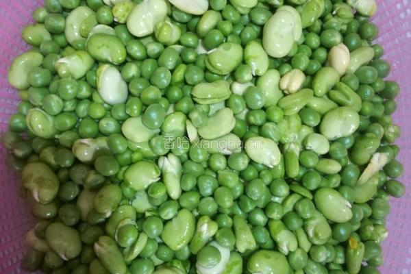 蚕豆豌豆焖饭的做法图解1