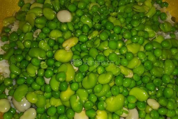 蚕豆豌豆焖饭的做法图解7