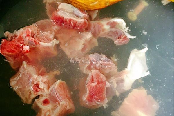 莲藕排骨汤的做法图解4