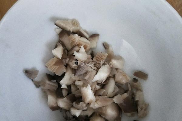 鸡蛋蘑菇洋葱面的做法图解4
