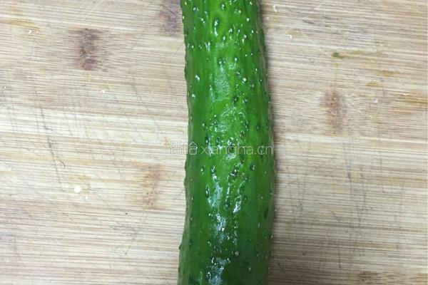 凉拌黄瓜的做法图解1