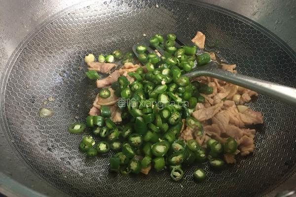 青椒炒肉的做法图解6
