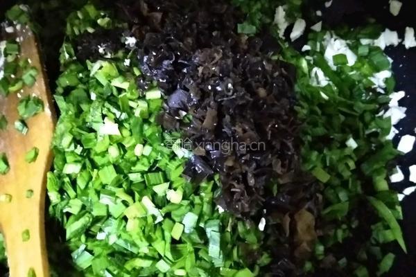 韭菜饼的做法图解1