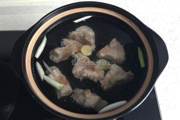 脊骨玉米胡萝卜汤的做法图解4