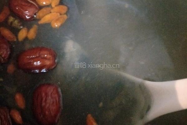 花旗参石斛乌鸡汤的做法图解5